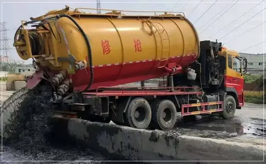 梁子湖沉淀池清理案例